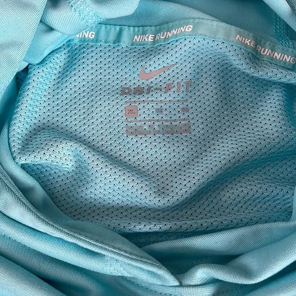 Nike Drifit top - Picture 3 of 5